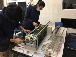 エアコン分解中