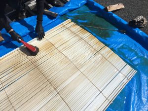 ブラインド清掃中