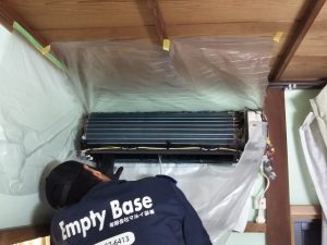 エアコン高圧洗浄中
