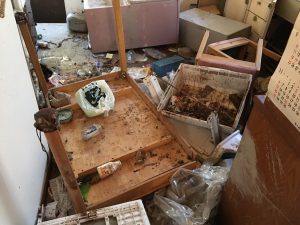 荒らされた空き家